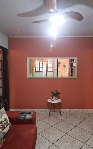 Casa à venda com 138m², 2 quartos e 2 vagas Casa à venda com 138m², 2 quartos e 2 vagasSala