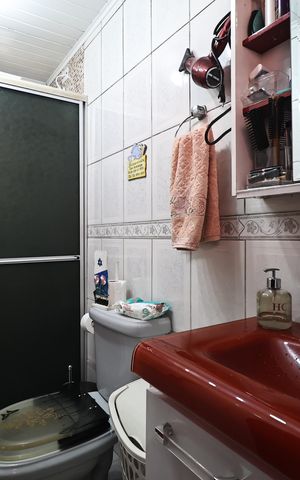 Casa à venda com 138m², 2 quartos e 2 vagas Casa à venda com 138m², 2 quartos e 2 vagasBanheiro