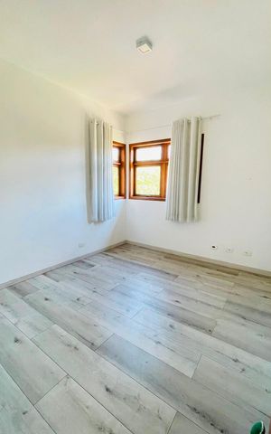 Casa de condomínio para alugar com 600m², 4 quartos e 4 vagas Casa de condomínio para alugar com 600m², 4 quartos e 4 vagasQuarto