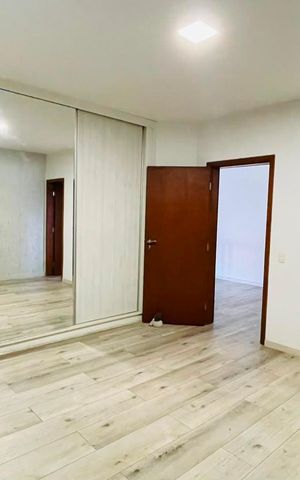 Casa de condomínio para alugar com 600m², 4 quartos e 4 vagas Casa de condomínio para alugar com 600m², 4 quartos e 4 vagasQuarto