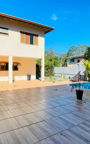 Casa de condomínio para alugar com 600m², 4 quartos e 4 vagas Casa de condomínio para alugar com 600m², 4 quartos e 4 vagasQuintal e piscina