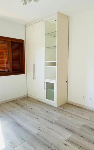 Casa de condomínio para alugar com 600m², 4 quartos e 4 vagas Casa de condomínio para alugar com 600m², 4 quartos e 4 vagasQuarto