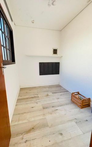 Casa de condomínio para alugar com 600m², 4 quartos e 4 vagas Casa de condomínio para alugar com 600m², 4 quartos e 4 vagasQuarto