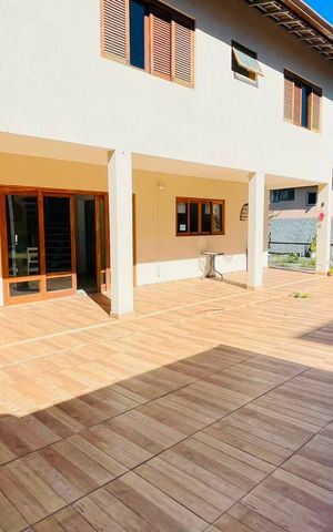 Casa de condomínio para alugar com 600m², 4 quartos e 4 vagas Casa de condomínio para alugar com 600m², 4 quartos e 4 vagasQuintal