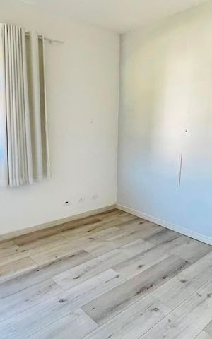 Casa de condomínio para alugar com 600m², 4 quartos e 4 vagas Casa de condomínio para alugar com 600m², 4 quartos e 4 vagasQuarto