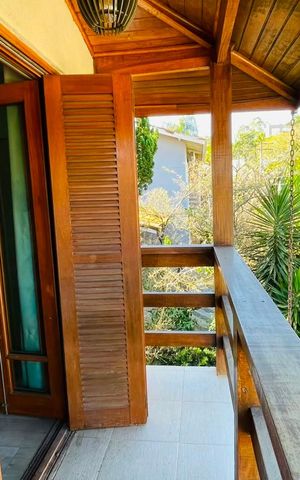 Casa de condomínio para alugar com 600m², 4 quartos e 4 vagas Casa de condomínio para alugar com 600m², 4 quartos e 4 vagasSacada