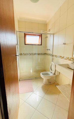 Casa de condomínio para alugar com 600m², 4 quartos e 4 vagas Casa de condomínio para alugar com 600m², 4 quartos e 4 vagasBanheiro