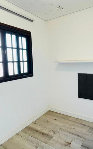 Casa de condomínio para alugar com 600m², 4 quartos e 4 vagas Casa de condomínio para alugar com 600m², 4 quartos e 4 vagasQuarto