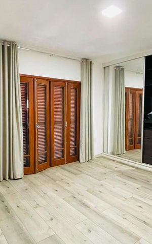 Casa de condomínio para alugar com 600m², 4 quartos e 4 vagas Casa de condomínio para alugar com 600m², 4 quartos e 4 vagasQuarto