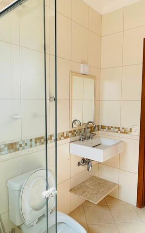 Casa de condomínio para alugar com 600m², 4 quartos e 4 vagas Casa de condomínio para alugar com 600m², 4 quartos e 4 vagasBanheiro