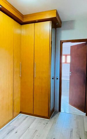 Casa de condomínio para alugar com 600m², 4 quartos e 4 vagas Casa de condomínio para alugar com 600m², 4 quartos e 4 vagasCloset