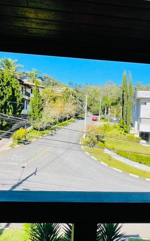 Casa de condomínio para alugar com 600m², 4 quartos e 4 vagas Casa de condomínio para alugar com 600m², 4 quartos e 4 vagasSacada