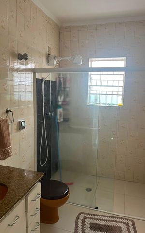 Casa à venda com 248m², 2 quartos e 4 vagas Casa à venda com 248m², 2 quartos e 4 vagasBanheiro