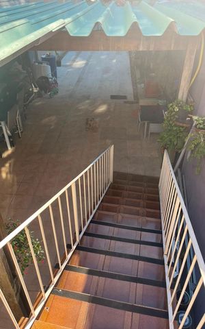 Casa à venda com 248m², 2 quartos e 4 vagas Casa à venda com 248m², 2 quartos e 4 vagasÁrea externa
