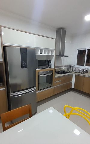 Casa à venda com 198m², 3 quartos e 4 vagas Casa à venda com 198m², 3 quartos e 4 vagasCozinha