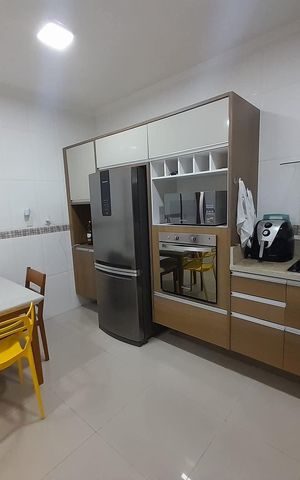 Casa à venda com 198m², 3 quartos e 4 vagas Casa à venda com 198m², 3 quartos e 4 vagasCozinha