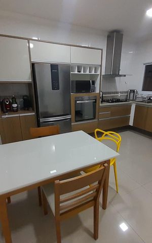 Casa à venda com 198m², 3 quartos e 4 vagas Casa à venda com 198m², 3 quartos e 4 vagasCozinha