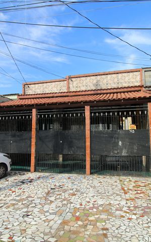 Casa à venda com 300m², 2 quartos e 1 vagaFachada da casa
