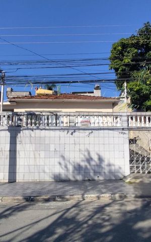 Casa à venda com 183m², 4 quartos e 2 vagas Casa à venda com 183m², 4 quartos e 2 vagasFachada