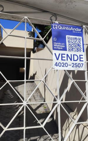 Casa à venda com 183m², 4 quartos e 2 vagas Casa à venda com 183m², 4 quartos e 2 vagasPlaquinha