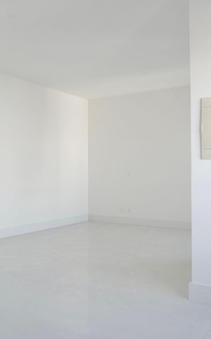 Studio à venda com 44m², 1 quarto e 1 vaga Studio à venda com 44m², 1 quarto e 1 vagaSala e quarto