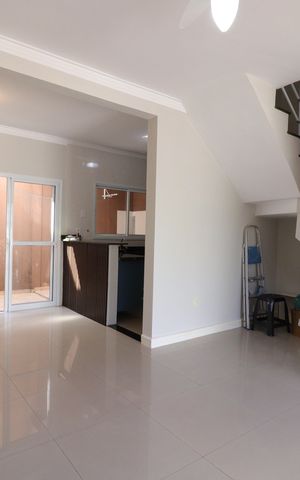 Casa à venda com 90m², 3 quartos e 2 vagasSala