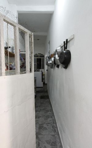 Casa à venda com 300m², 6 quartos e 2 vagasCorredor