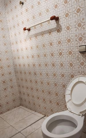 Casa à venda com 183m², 2 quartos e 1 vagaBanheiro