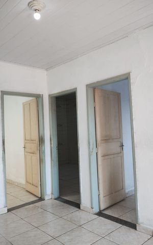 Casa à venda com 183m², 2 quartos e 1 vagaSala