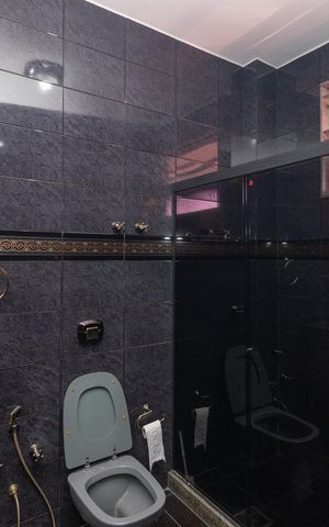 Casa à venda com 270m², 5 quartos e 4 vagasBanheiro 2