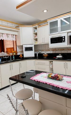 Casa à venda com 140m², 3 quartos e 3 vagas Casa à venda com 140m², 3 quartos e 3 vagasCozinha