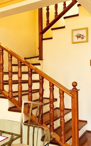 Casa à venda com 140m², 3 quartos e 3 vagas Casa à venda com 140m², 3 quartos e 3 vagasSala
