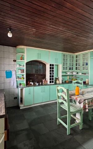 Casa à venda com 388m², 4 quartos e 4 vagas Casa à venda com 388m², 4 quartos e 4 vagasCozinha