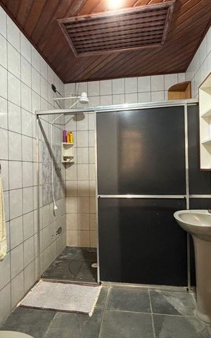 Casa à venda com 388m², 4 quartos e 4 vagas Casa à venda com 388m², 4 quartos e 4 vagasBanheiro suíte