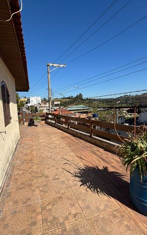 Casa à venda com 388m², 4 quartos e 4 vagas Casa à venda com 388m², 4 quartos e 4 vagasVista da Sacada
