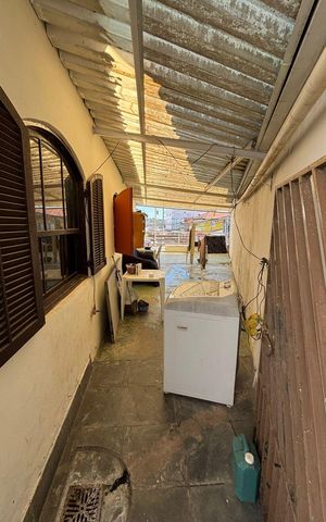 Casa à venda com 388m², 4 quartos e 4 vagas Casa à venda com 388m², 4 quartos e 4 vagasÁrea de Serviço