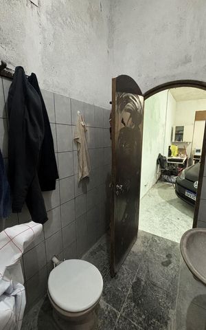 Casa à venda com 388m², 4 quartos e 4 vagas Casa à venda com 388m², 4 quartos e 4 vagasBanheiro salão