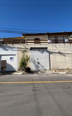 Casa à venda com 388m², 4 quartos e 4 vagas Casa à venda com 388m², 4 quartos e 4 vagasFachada
