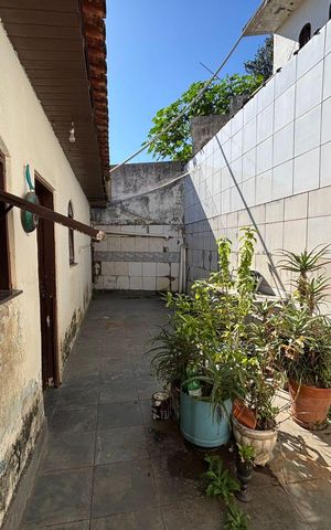 Casa à venda com 388m², 4 quartos e 4 vagas Casa à venda com 388m², 4 quartos e 4 vagasEspaço fundos