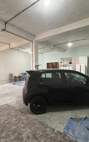 Casa à venda com 388m², 4 quartos e 4 vagas Casa à venda com 388m², 4 quartos e 4 vagasSalão comercial