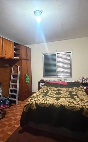 Casa à venda com 360m², 5 quartos e 2 vagas Casa à venda com 360m², 5 quartos e 2 vagasQuarto 4