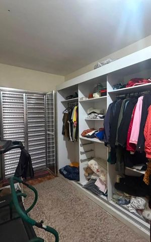 Casa à venda com 360m², 5 quartos e 2 vagas Casa à venda com 360m², 5 quartos e 2 vagasQuarto 3