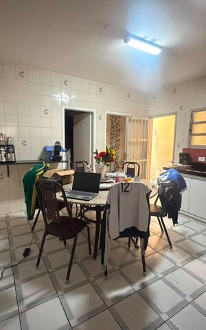 Casa à venda com 360m², 5 quartos e 2 vagas Casa à venda com 360m², 5 quartos e 2 vagasCozinha