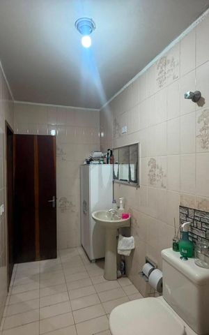 Casa à venda com 360m², 5 quartos e 2 vagas Casa à venda com 360m², 5 quartos e 2 vagasBanheiro