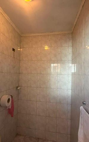 Casa à venda com 360m², 5 quartos e 2 vagas Casa à venda com 360m², 5 quartos e 2 vagasBanheiro social