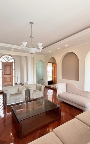 Casa de condomínio à venda com 483m², 6 quartos e 8 vagasSala de Estar