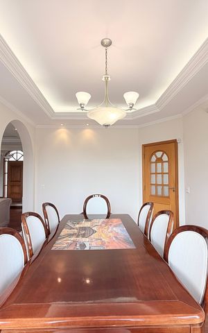 Casa de condomínio à venda com 483m², 6 quartos e 8 vagasSala de Jantar