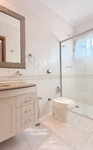 Casa de condomínio à venda com 483m², 6 quartos e 8 vagasBanheiro da Suíte 3