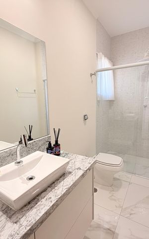 Casa de condomínio à venda com 483m², 6 quartos e 8 vagasBanheiro Social 2
