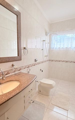 Casa de condomínio à venda com 483m², 6 quartos e 8 vagasBanheiro da Suíte 4
